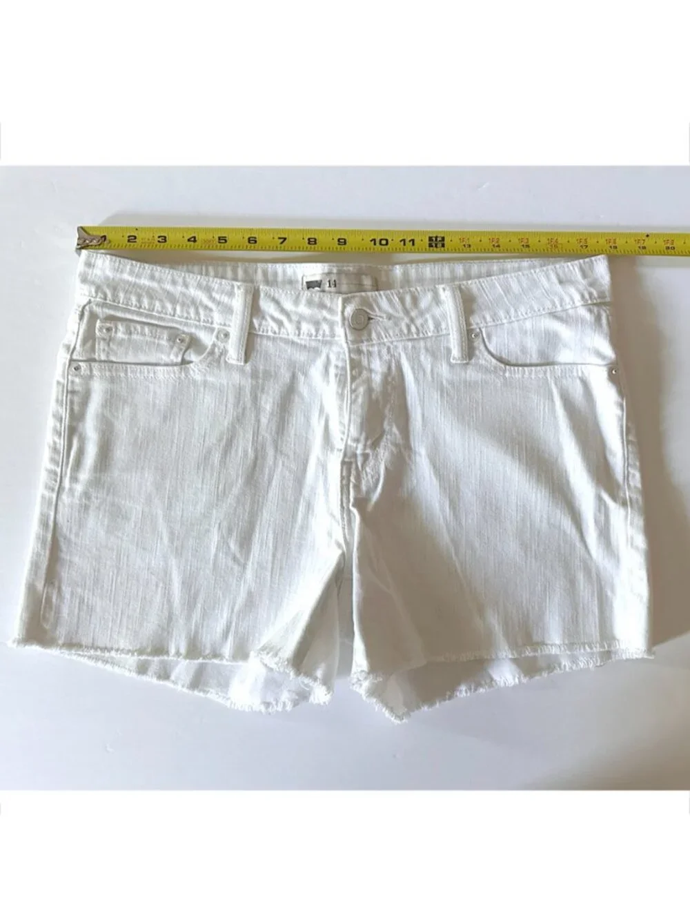 Levi's Women's White Stretch Denim Jean Shorts Size 14 Mid Rise Raw Hem